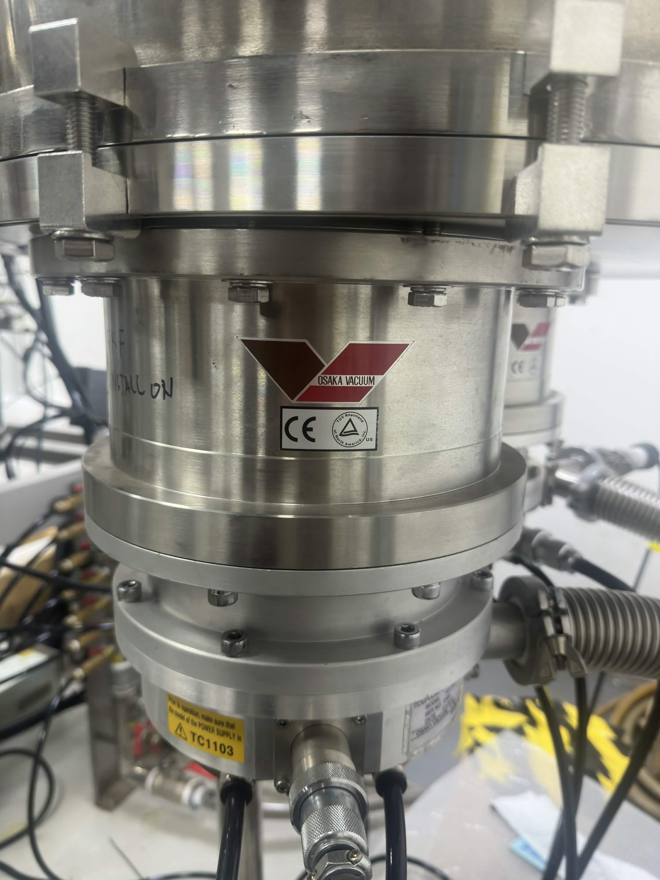 OSAKA TG1100FBWB 渦輪分子幫浦正面